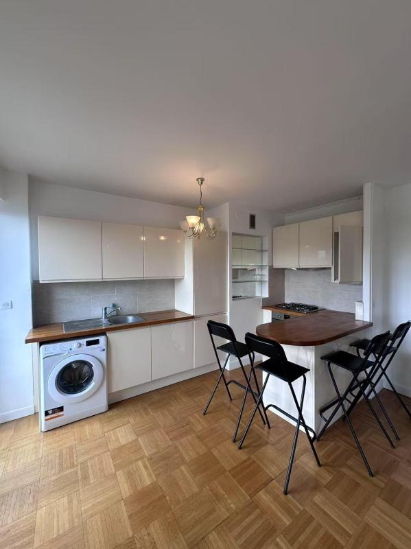 Studio - 60 m² - 1 pièce