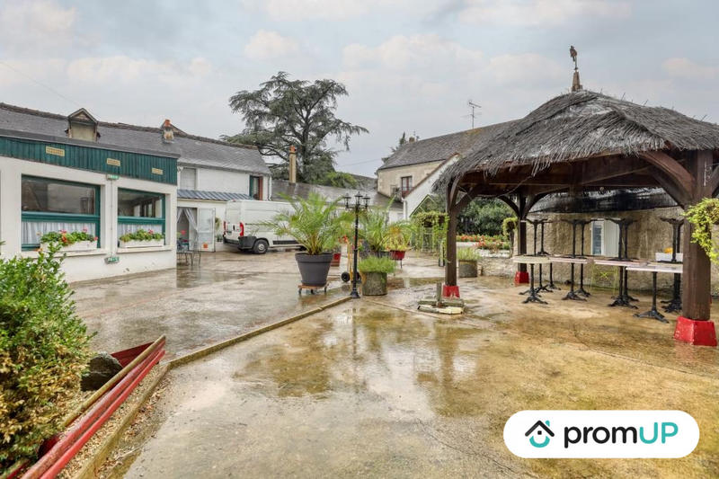 Local commercial - 1 097 m² - 22 pièces