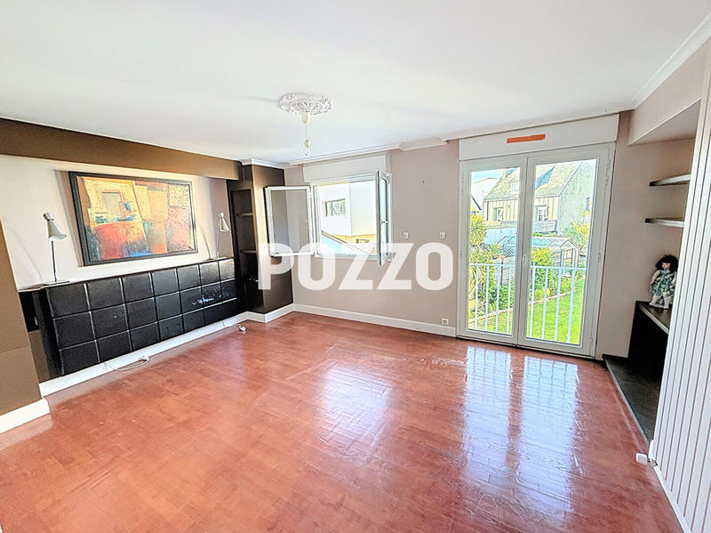 Maison - 345 m² - 8 pièces