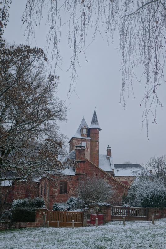 Visite de Collonges-la-Rouge avec dégustation de Noël