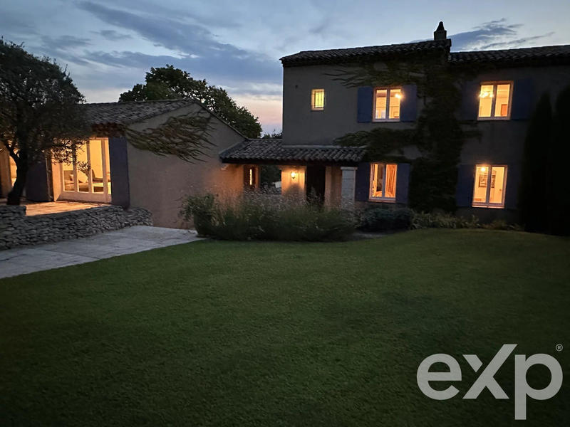 Maison - 232 m² - 8 pièces