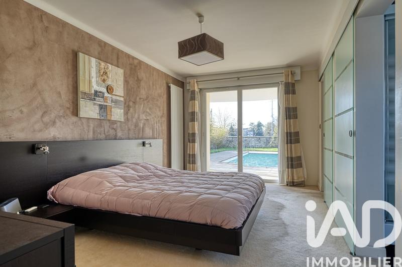 Maison - 247 m² - 10 pièces