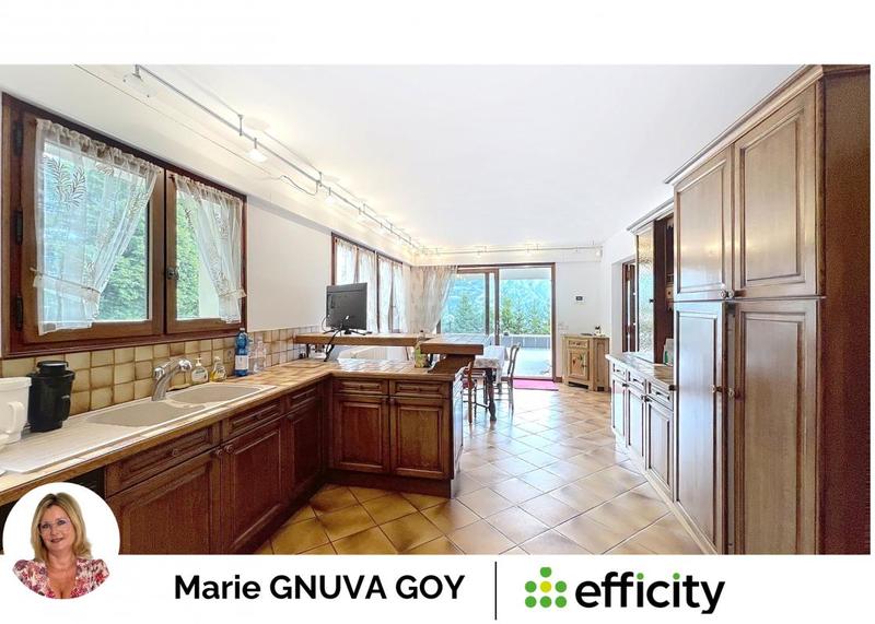 Maison - 280 m² - 10 pièces