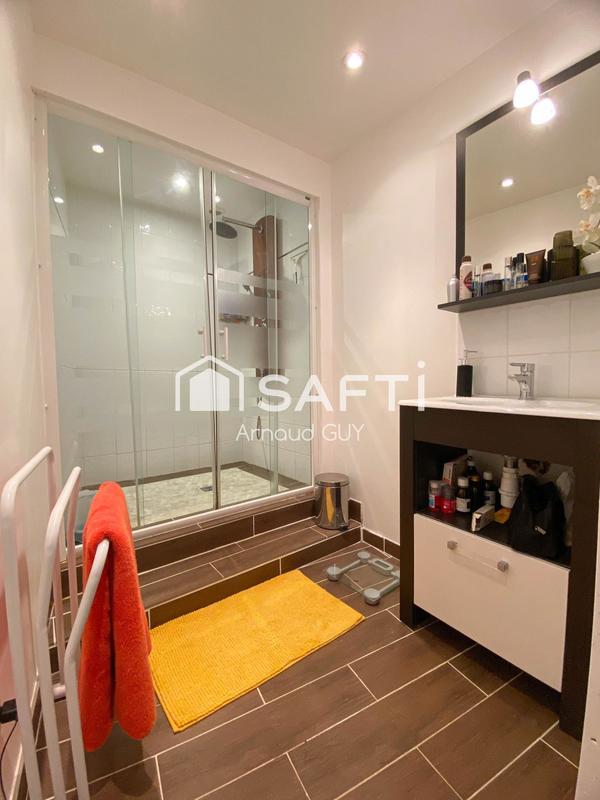 Maison - 330 m² - 11 pièces