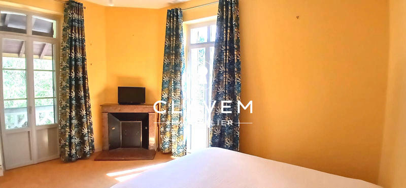 Maison - 350 m² - 15 pièces