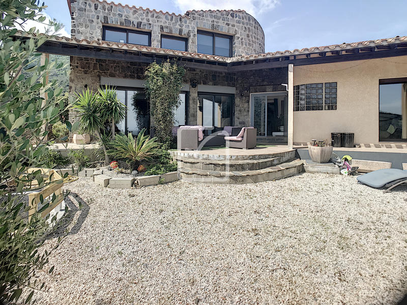 Propriété - 130 m² - 4 pièces