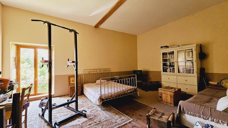 Maison - 216 m² - 8 pièces