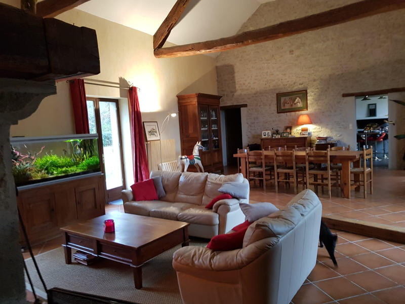 Maison - 300 m² - 8 pièces