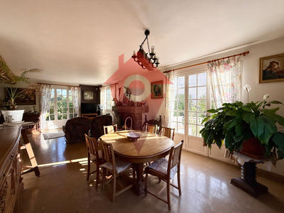 Maison - 240 m² - 9 pièces