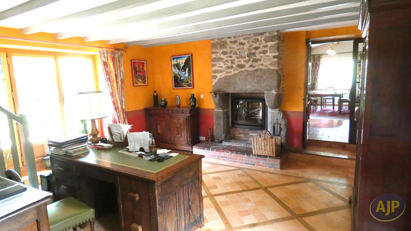 Maison - 180 m² - 8 pièces