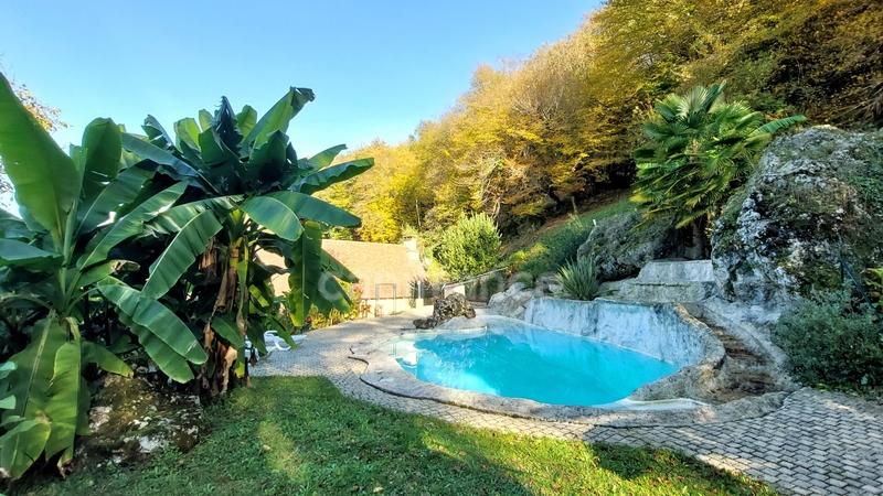 Maison - 230 m² - 10 pièces