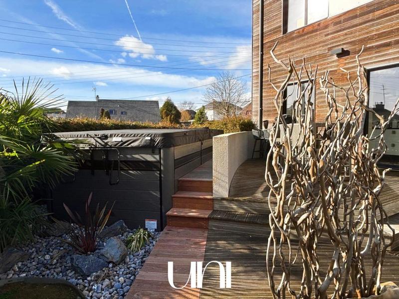 Maison - 210 m² - 6 pièces