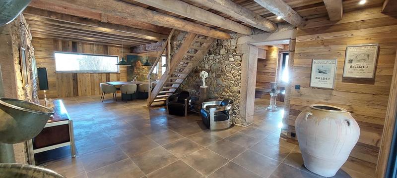 Maison - 255 m² - 8 pièces