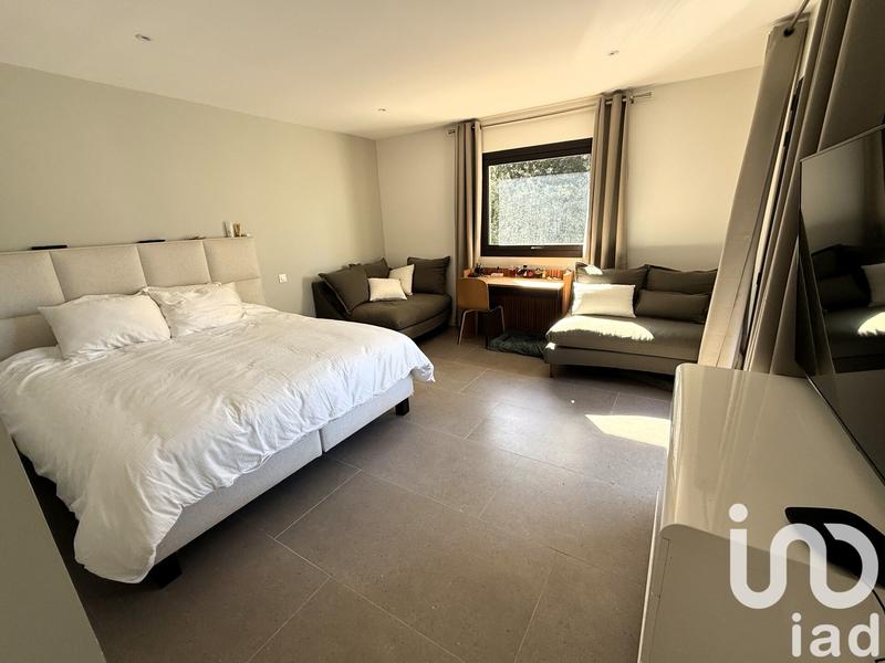 Maison - 235 m² - 6 pièces