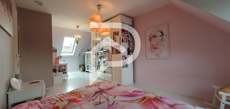 Maison - 180 m² - 8 pièces