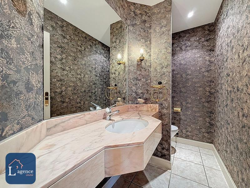 Appartement - 349 m² - 6 pièces