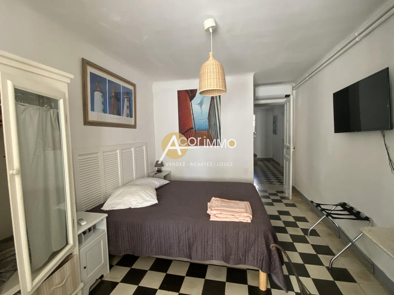 Maison - 250 m² - 8 pièces