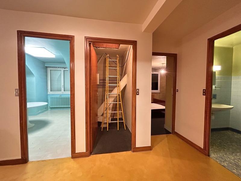 Maison - 180 m² - 9 pièces