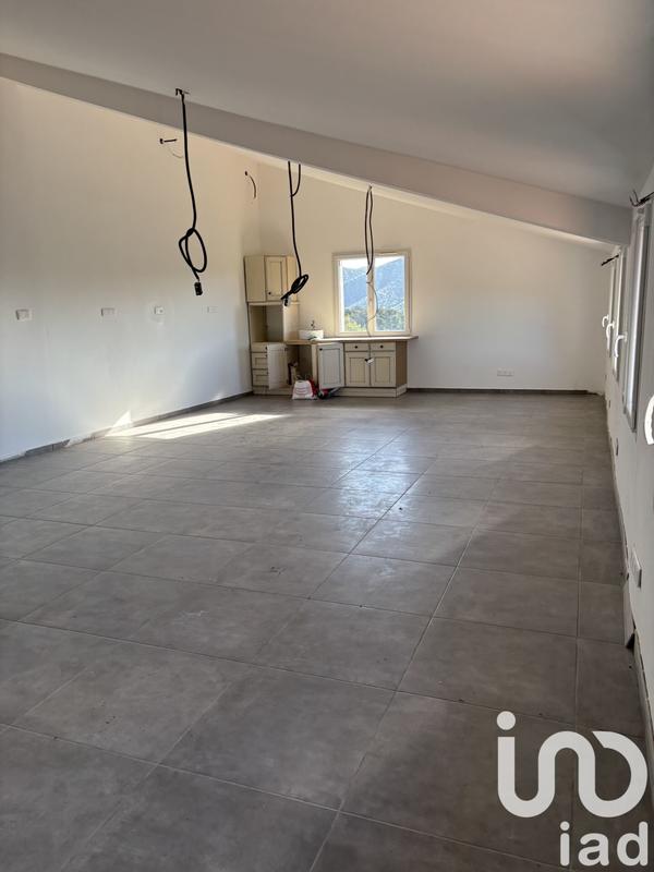 Maison - 270 m² - 9 pièces