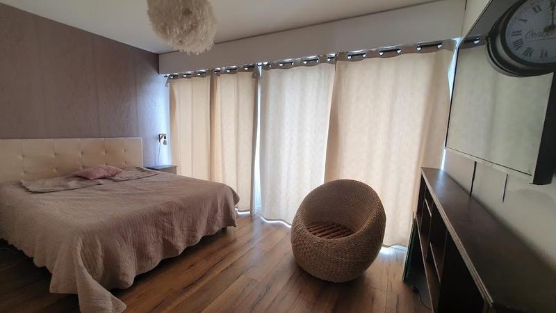 Maison - 270 m² - 8 pièces