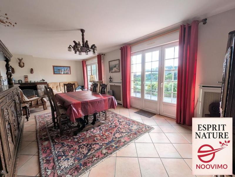 Maison - 180 m² - 7 pièces