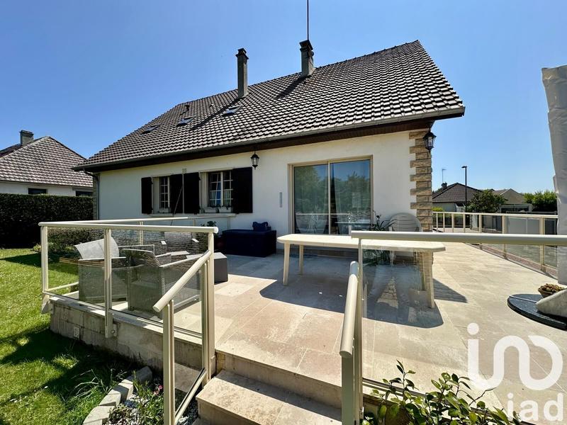 Maison - 185 m² - 8 pièces