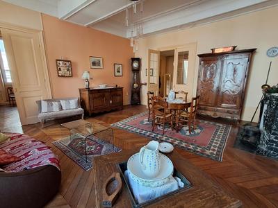 Appartement - 169 m² - 6 pièces