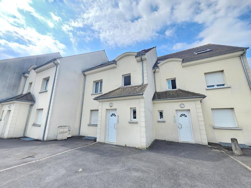 Maison - 750 m² - 2 pièces