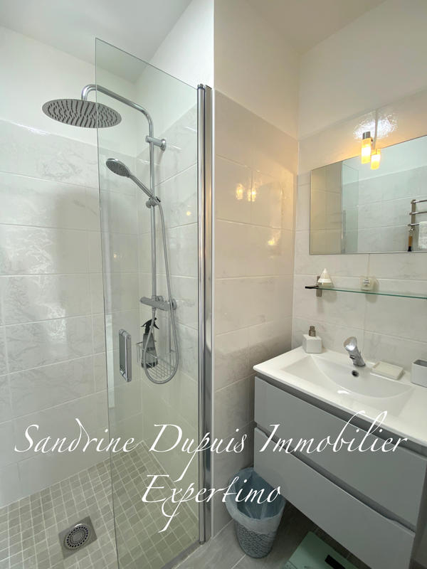 Maison - 230 m² - 9 pièces