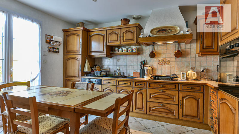 Maison - 203 m² - 7 pièces