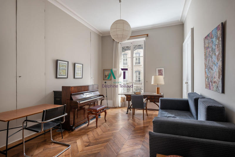 Appartement - 223 m² - 6 pièces