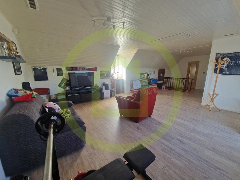 Maison - 181 m² - 8 pièces