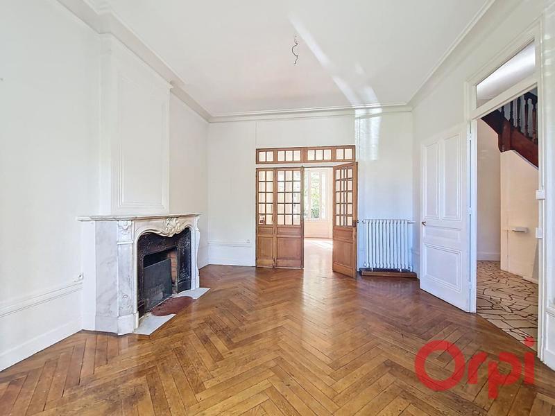 Maison - 166 m² - 7 pièces