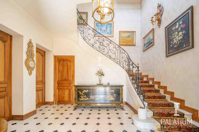 Maison - 255 m² - 7 pièces