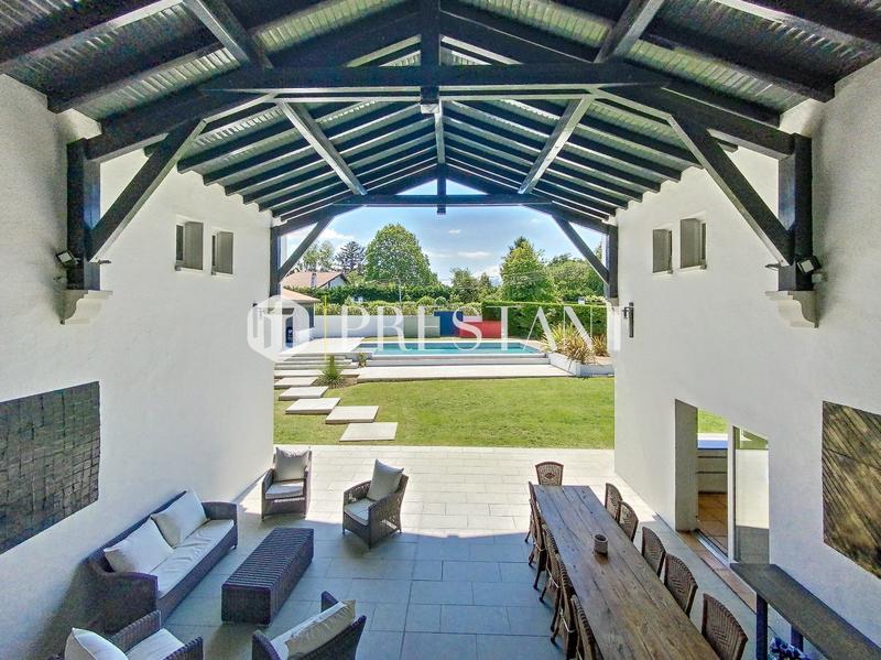 Maison - 301 m² - 11 pièces