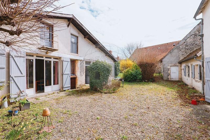 Propriété - 218 m² - 8 pièces