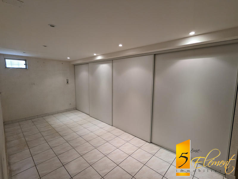 Maison - 179 m² - 6 pièces