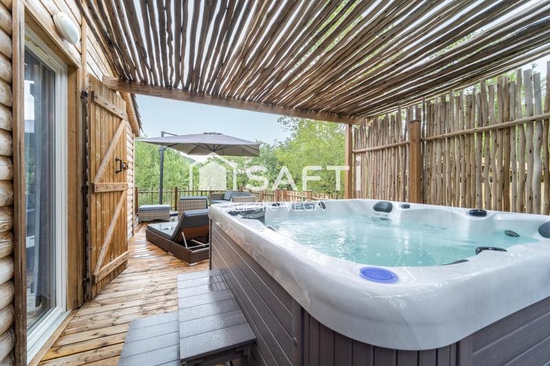 Maison - 325 m² - 13 pièces