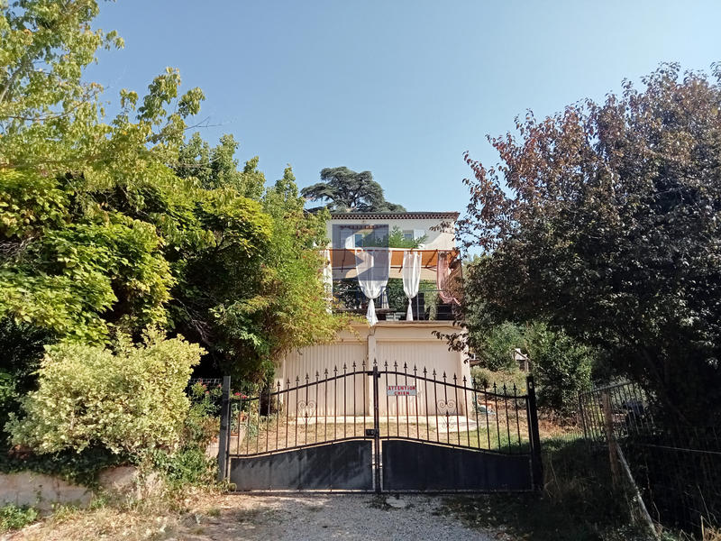 Maison - 210 m² - 9 pièces