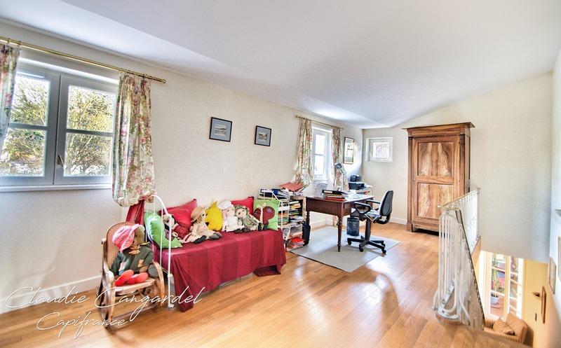 Propriété - 252 m² - 7 pièces