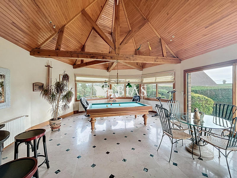 Maison - 183 m² - 8 pièces