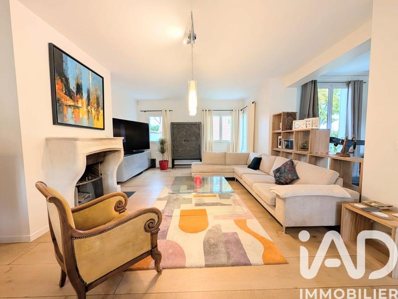 Maison - 213 m² - 8 pièces