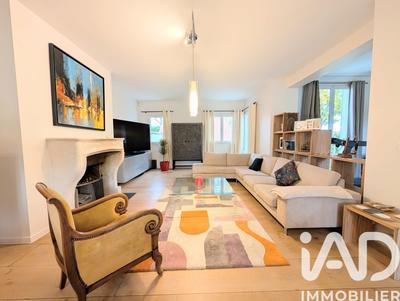 Maison - 213 m² - 8 pièces