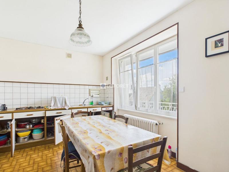 Propriété - 222 m² - 9 pièces