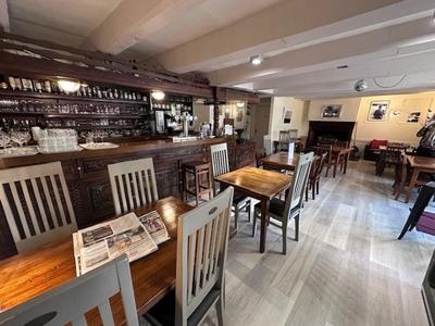 Local commercial - 46 pièces