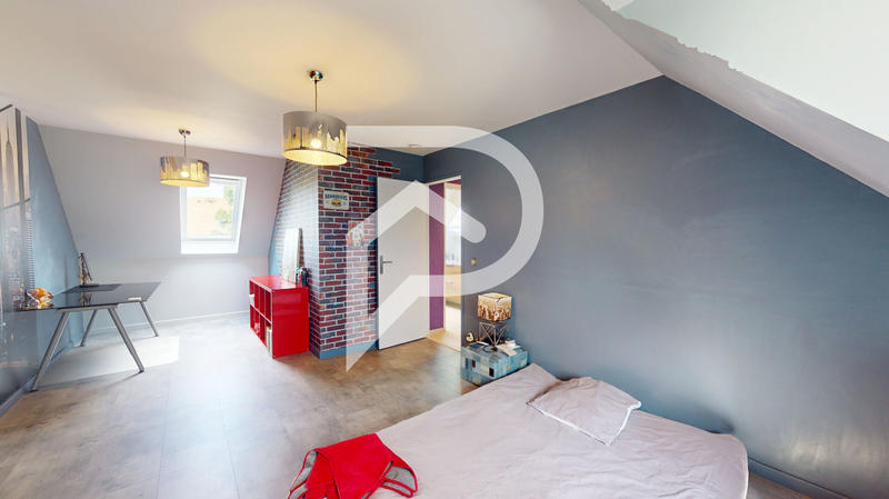 Maison - 180 m² - 8 pièces