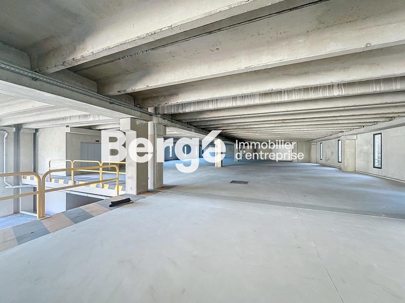 Entrepôt - 2 455 m²