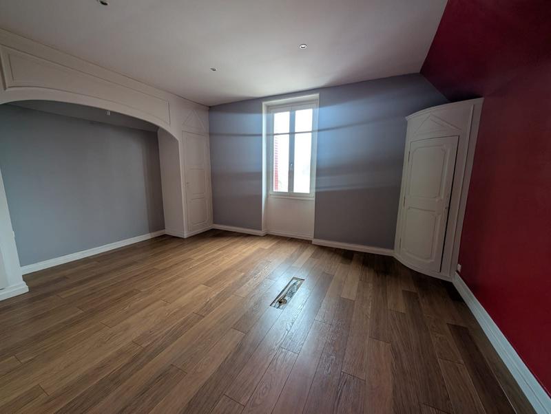 Maison - 217 m² - 10 pièces