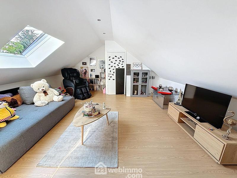 Maison - 230 m² - 7 pièces