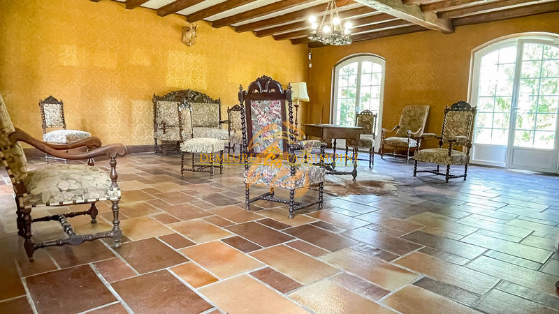 Maison - 243 m² - 8 pièces